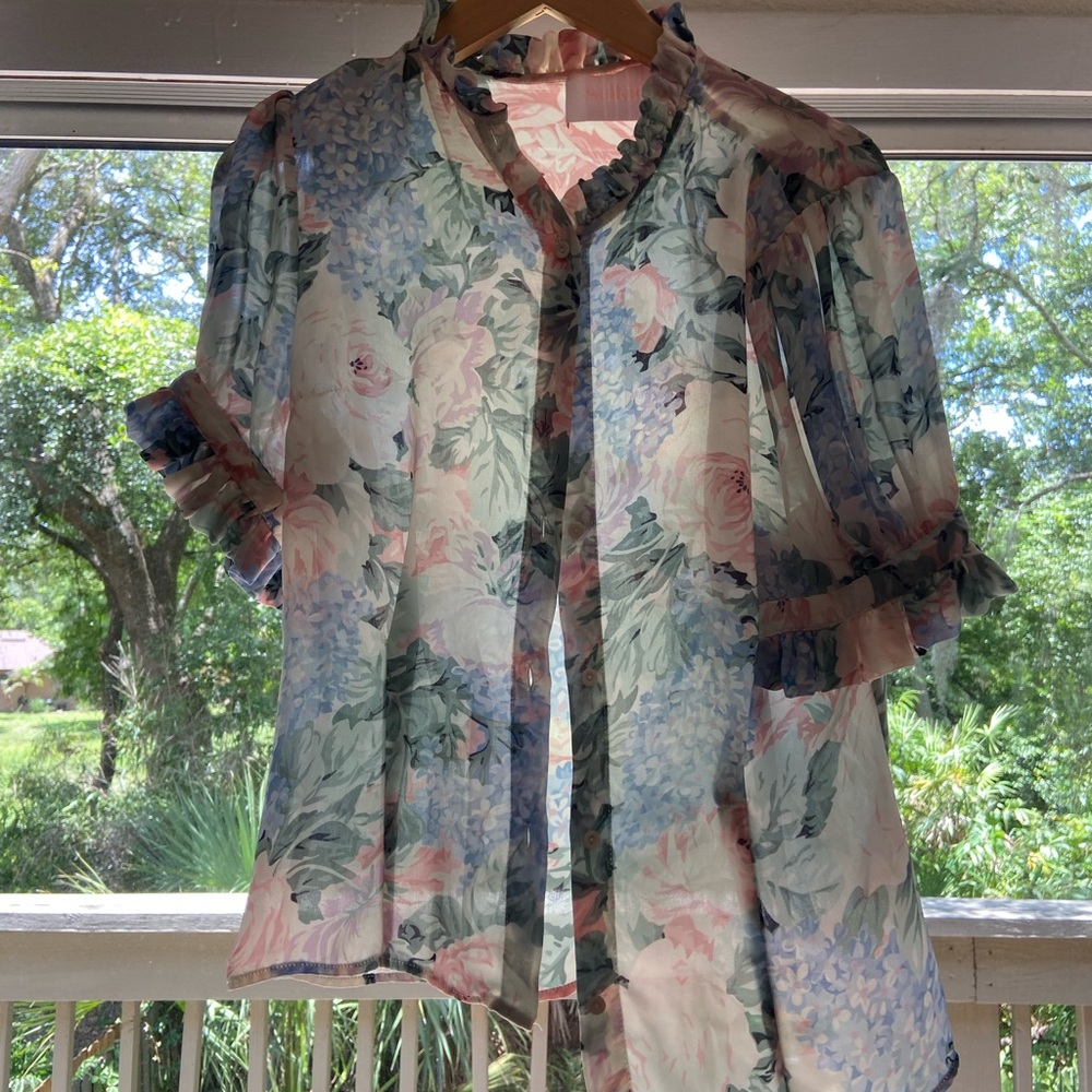 Selkie Pastel Floral Ruffle Button-Front Blouse - Picture 4 of 4